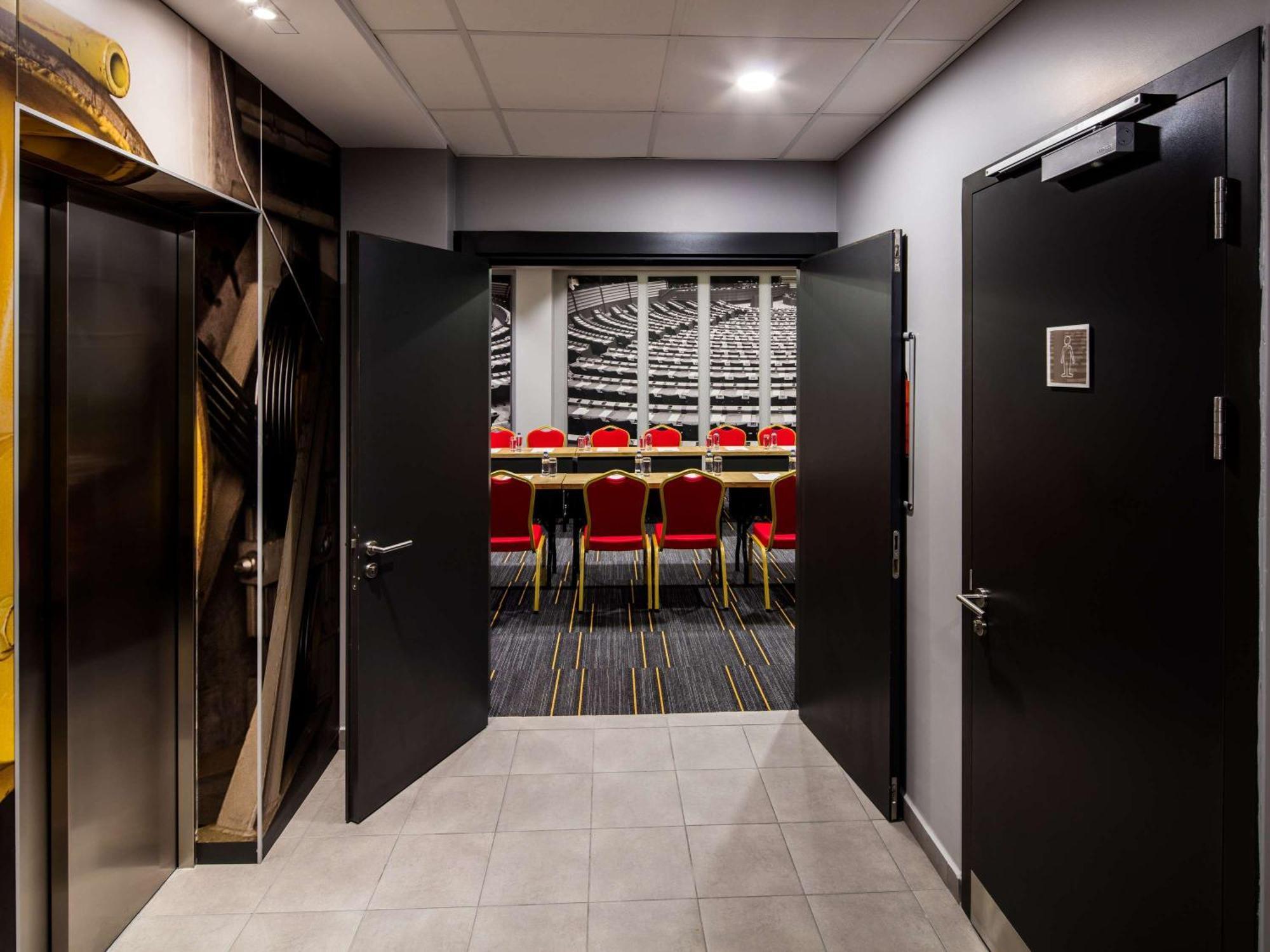 Hotel Ibis Istanbul West Exterior foto